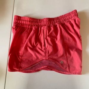 Lululemon 6 tall 4” in EUC
